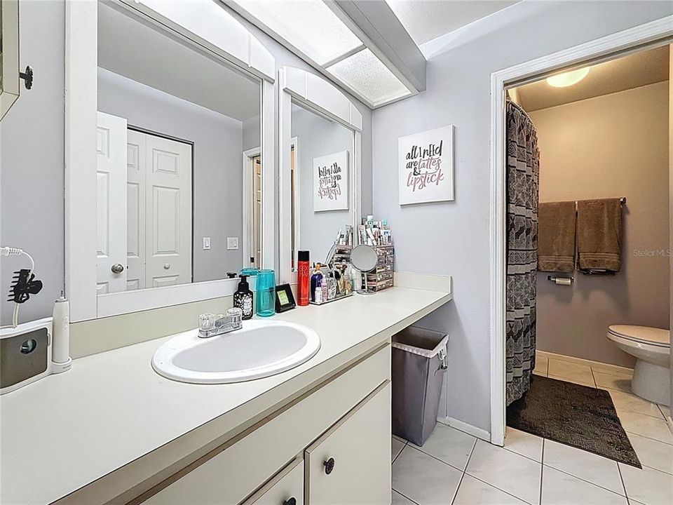 For Sale: $169,900 (1 beds, 1 baths, 805 Square Feet)