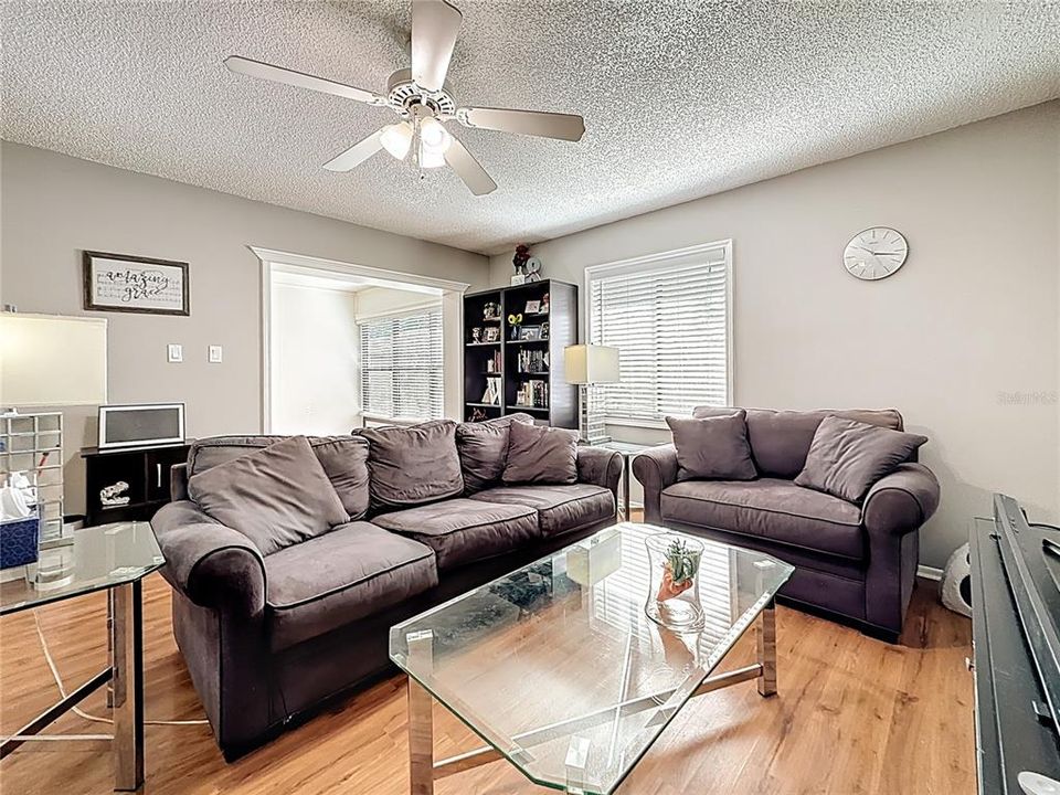 For Sale: $169,900 (1 beds, 1 baths, 805 Square Feet)