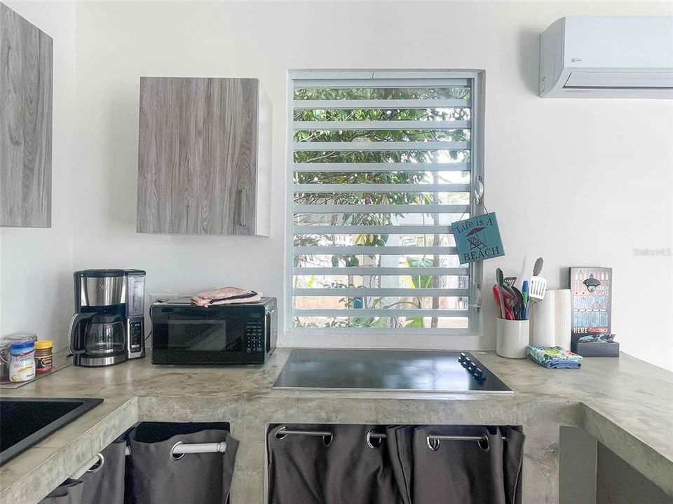 For Sale: $349,000 (3 beds, 1 baths, 793 Square Feet)