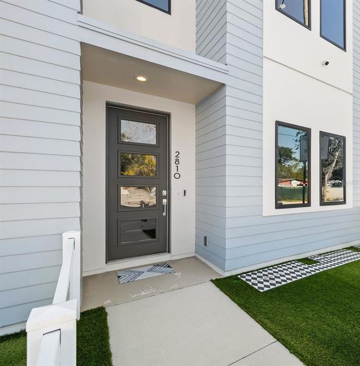 Recently Sold: $550,000 (3 beds, 3 baths, 1329 Square Feet)