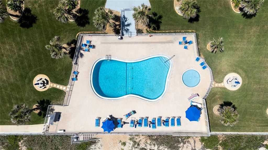 Active With Contract: $435,000 (2 beds, 2 baths, 1065 Square Feet)