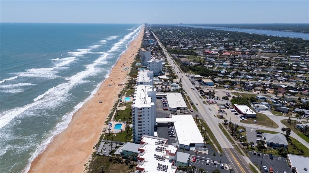 Active With Contract: $435,000 (2 beds, 2 baths, 1065 Square Feet)