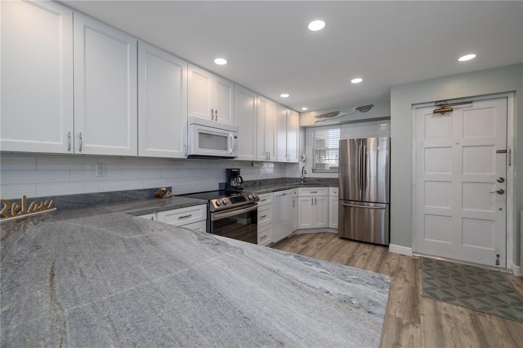 Active With Contract: $435,000 (2 beds, 2 baths, 1065 Square Feet)