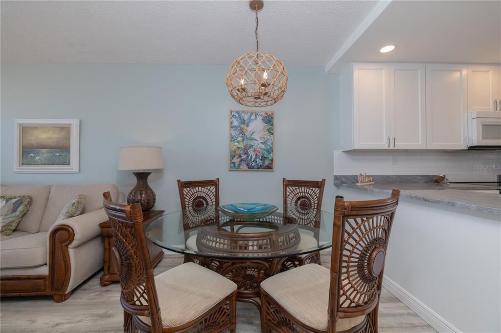 Active With Contract: $435,000 (2 beds, 2 baths, 1065 Square Feet)