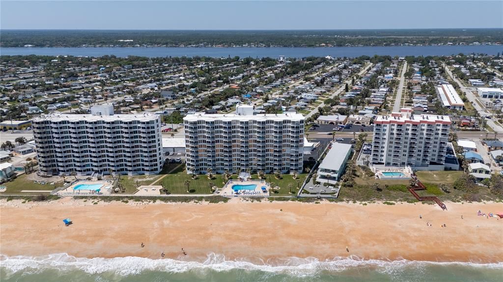 Active With Contract: $435,000 (2 beds, 2 baths, 1065 Square Feet)