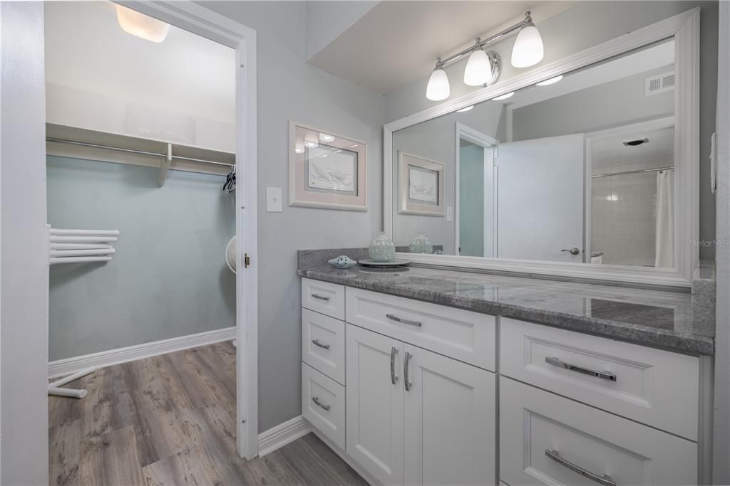 Active With Contract: $435,000 (2 beds, 2 baths, 1065 Square Feet)