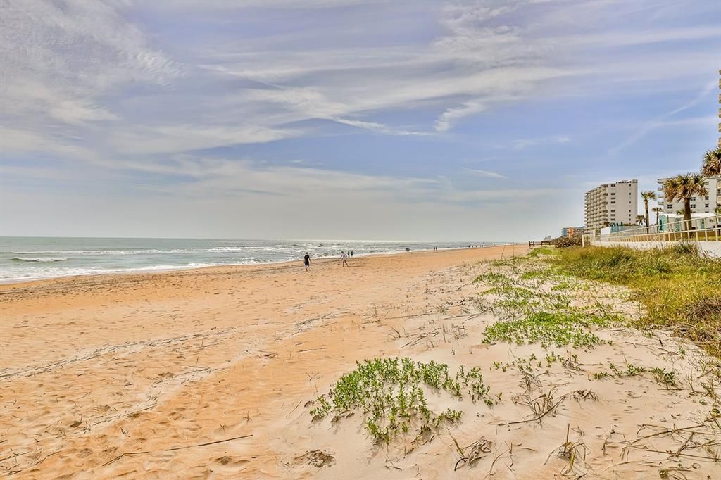 Active With Contract: $435,000 (2 beds, 2 baths, 1065 Square Feet)