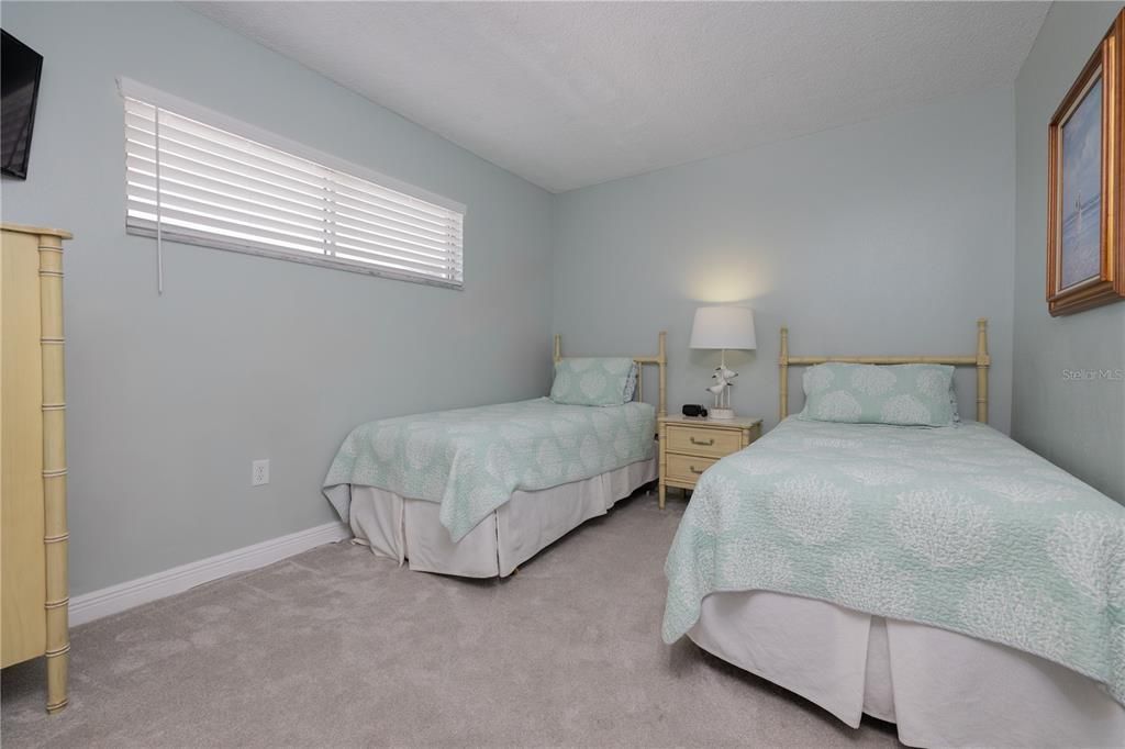 Active With Contract: $435,000 (2 beds, 2 baths, 1065 Square Feet)