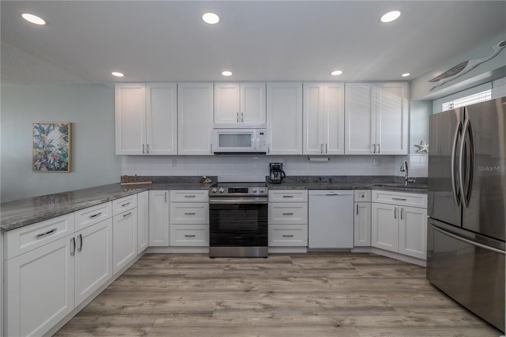 Active With Contract: $435,000 (2 beds, 2 baths, 1065 Square Feet)