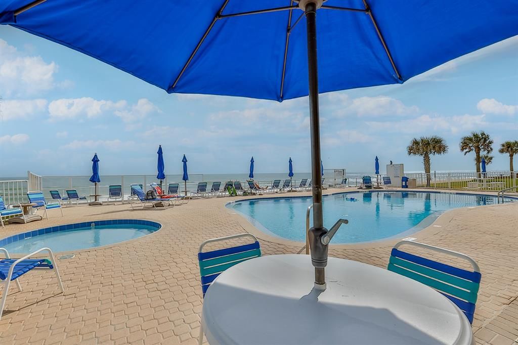 Active With Contract: $435,000 (2 beds, 2 baths, 1065 Square Feet)