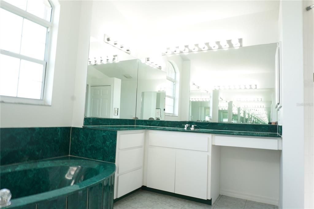 For Sale: $599,900 (3 beds, 2 baths, 1932 Square Feet)