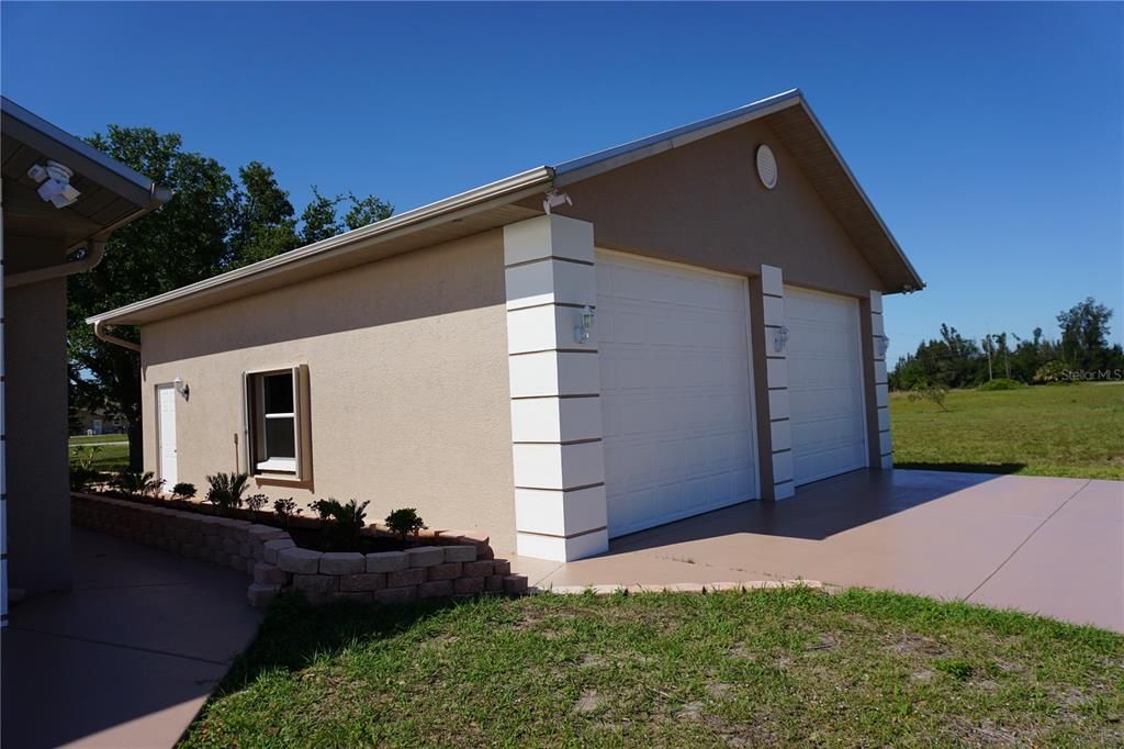 For Sale: $599,900 (3 beds, 2 baths, 1932 Square Feet)