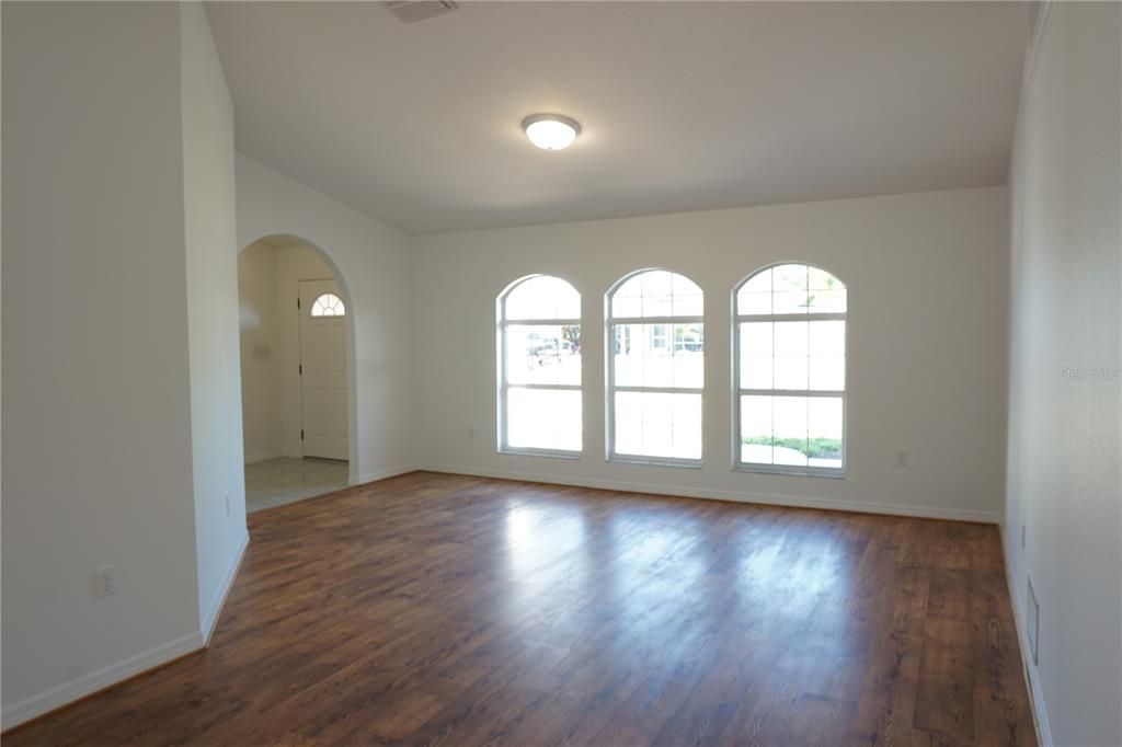 For Sale: $599,900 (3 beds, 2 baths, 1932 Square Feet)