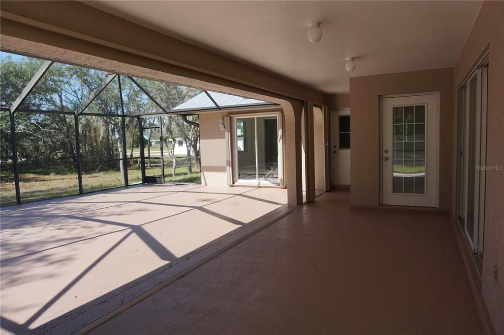 For Sale: $599,900 (3 beds, 2 baths, 1932 Square Feet)