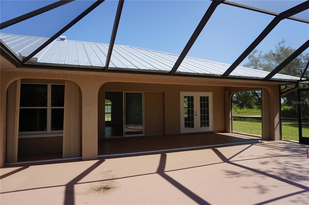 For Sale: $599,900 (3 beds, 2 baths, 1932 Square Feet)