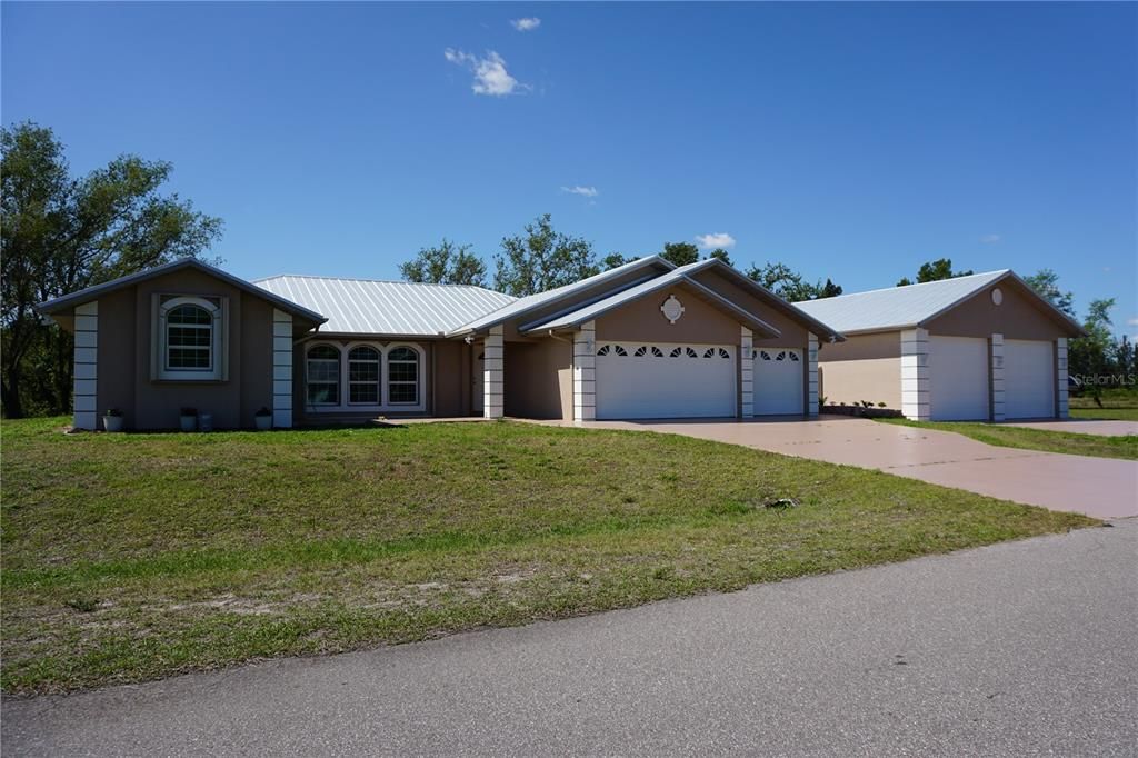 For Sale: $599,900 (3 beds, 2 baths, 1932 Square Feet)
