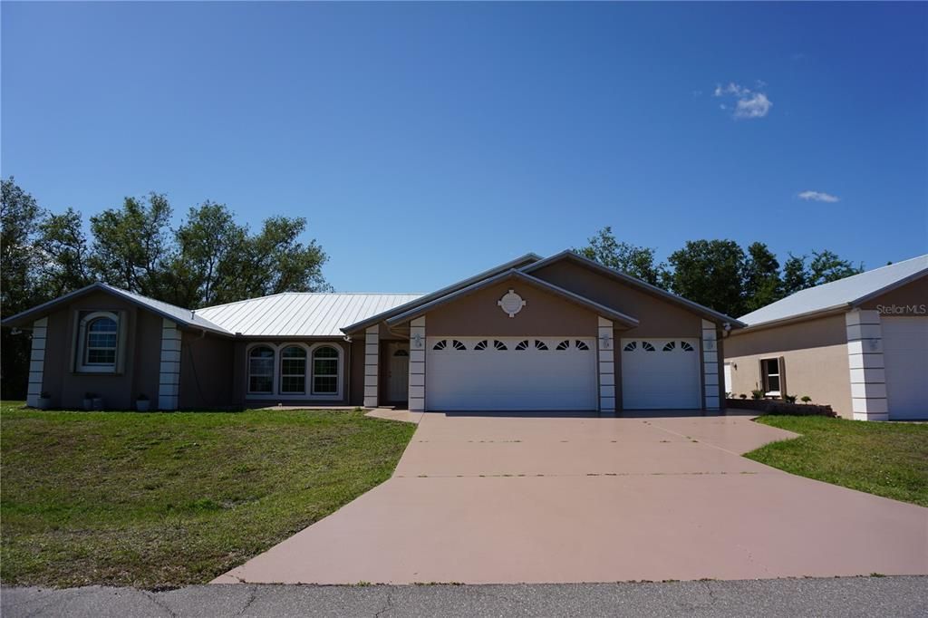 For Sale: $599,900 (3 beds, 2 baths, 1932 Square Feet)