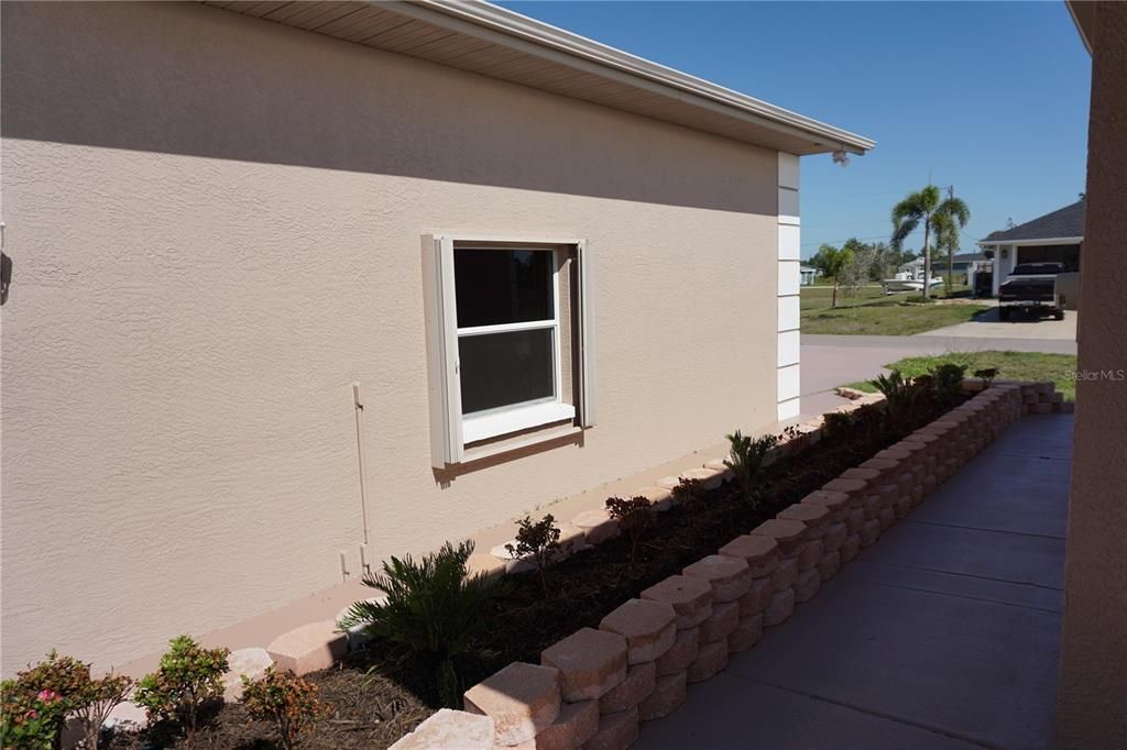 For Sale: $599,900 (3 beds, 2 baths, 1932 Square Feet)