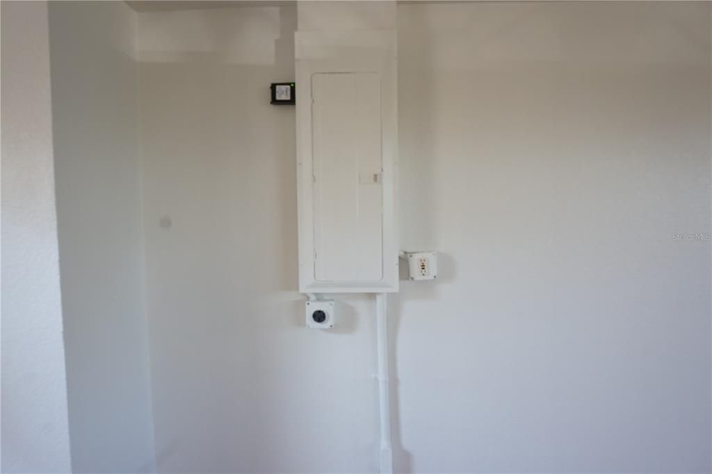 For Sale: $599,900 (3 beds, 2 baths, 1932 Square Feet)