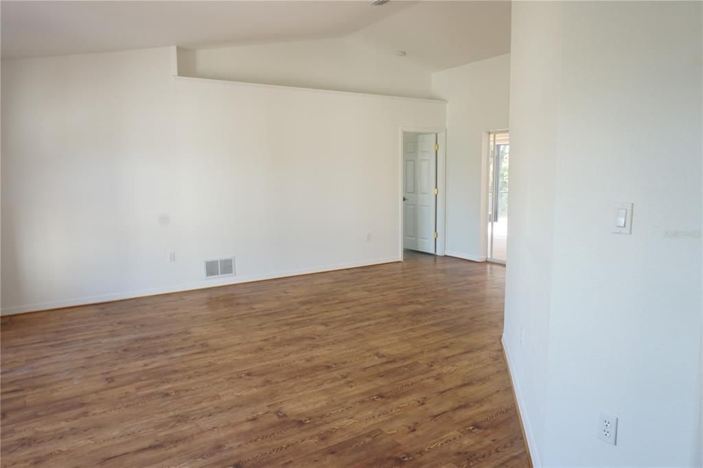 For Sale: $599,900 (3 beds, 2 baths, 1932 Square Feet)