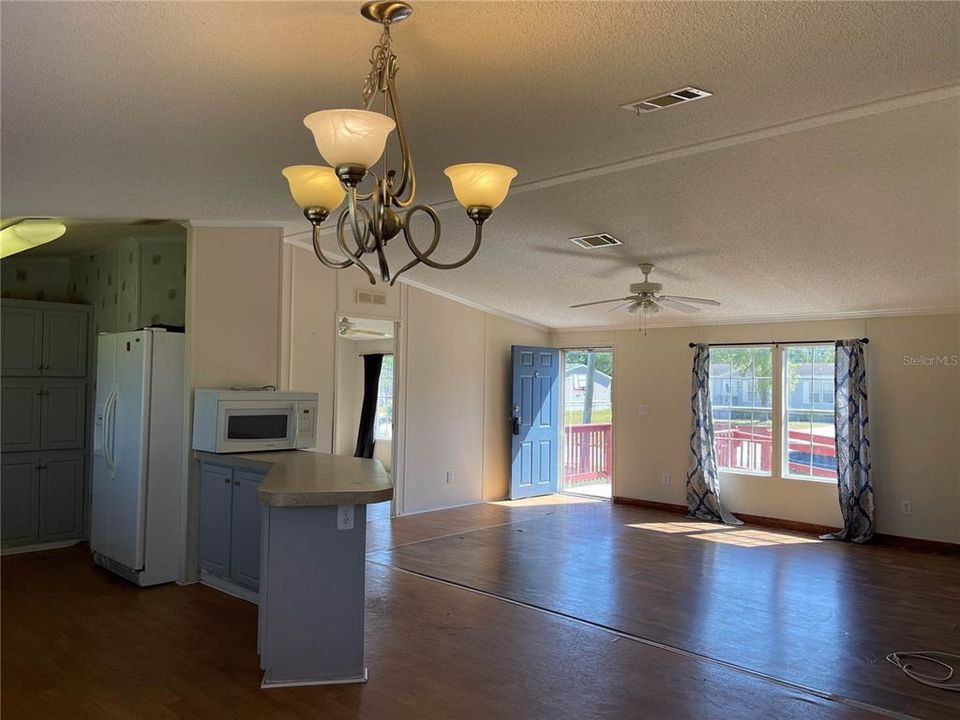 Activo con contrato: $145,000 (3 camas, 2 baños, 1512 Pies cuadrados)