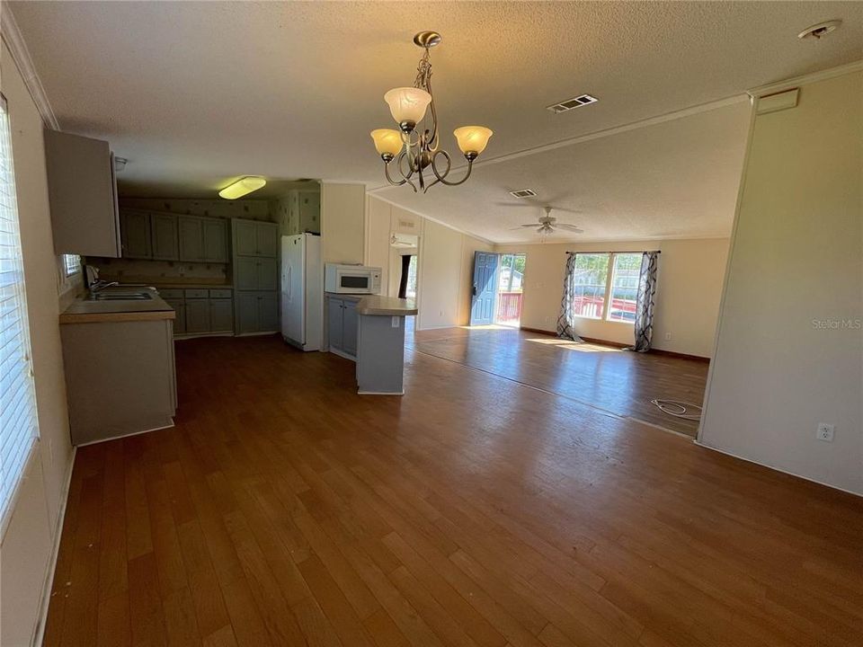 Activo con contrato: $145,000 (3 camas, 2 baños, 1512 Pies cuadrados)