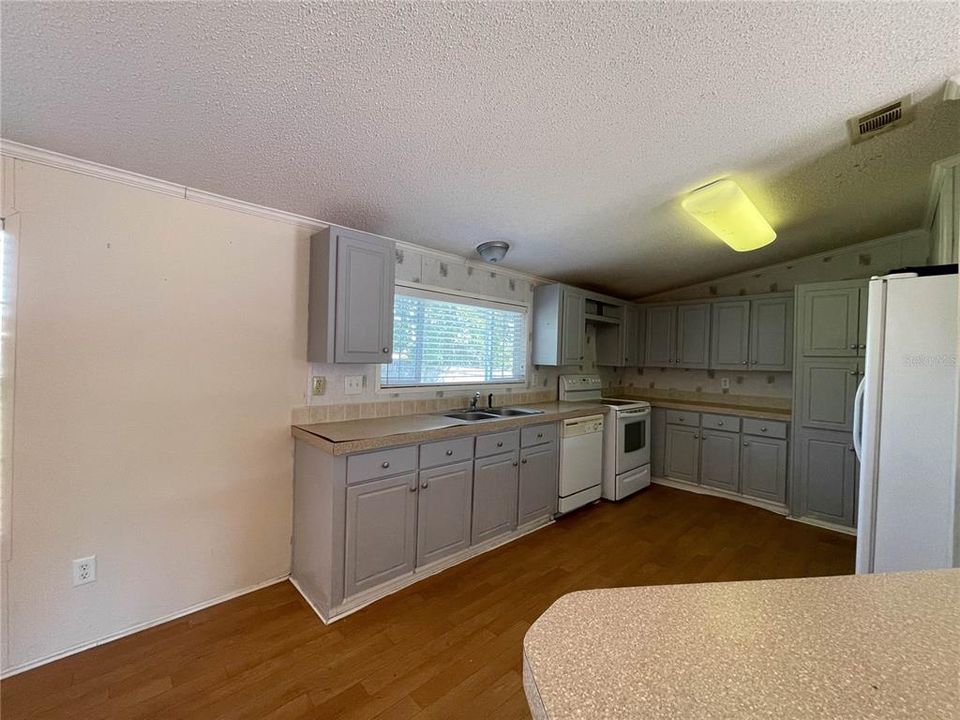 Activo con contrato: $145,000 (3 camas, 2 baños, 1512 Pies cuadrados)