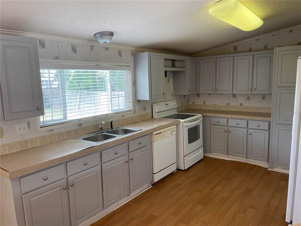 Activo con contrato: $145,000 (3 camas, 2 baños, 1512 Pies cuadrados)