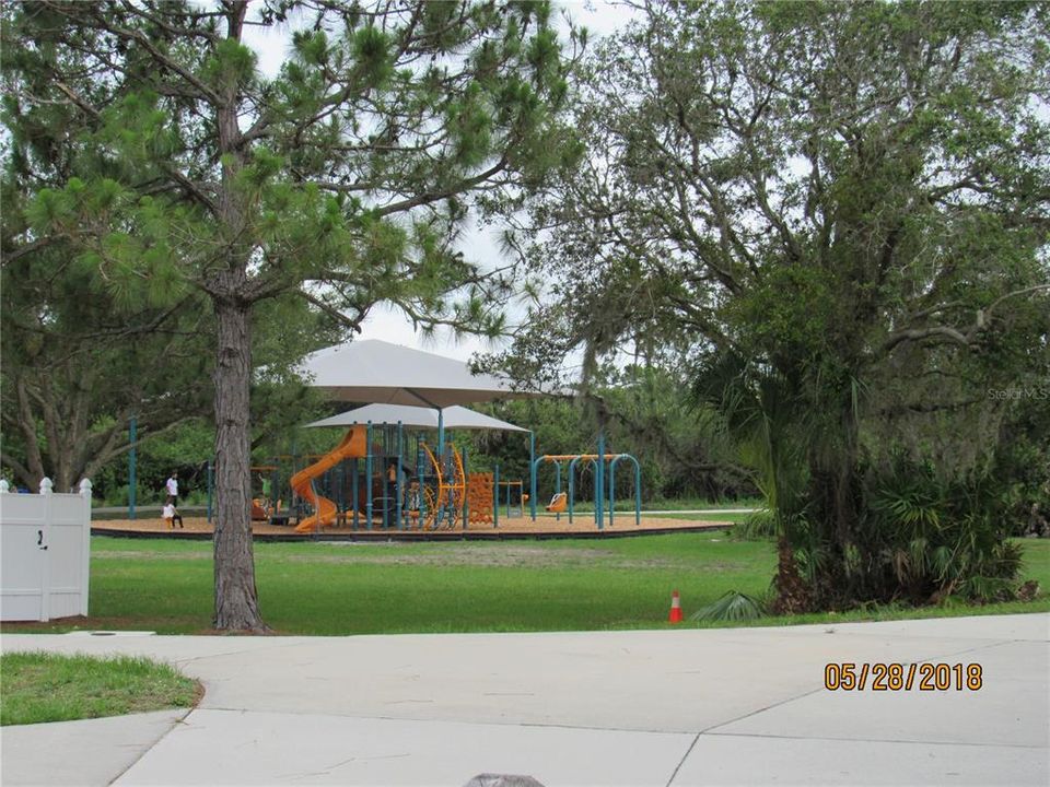 На продажу: $500,000 (1.85 acres)