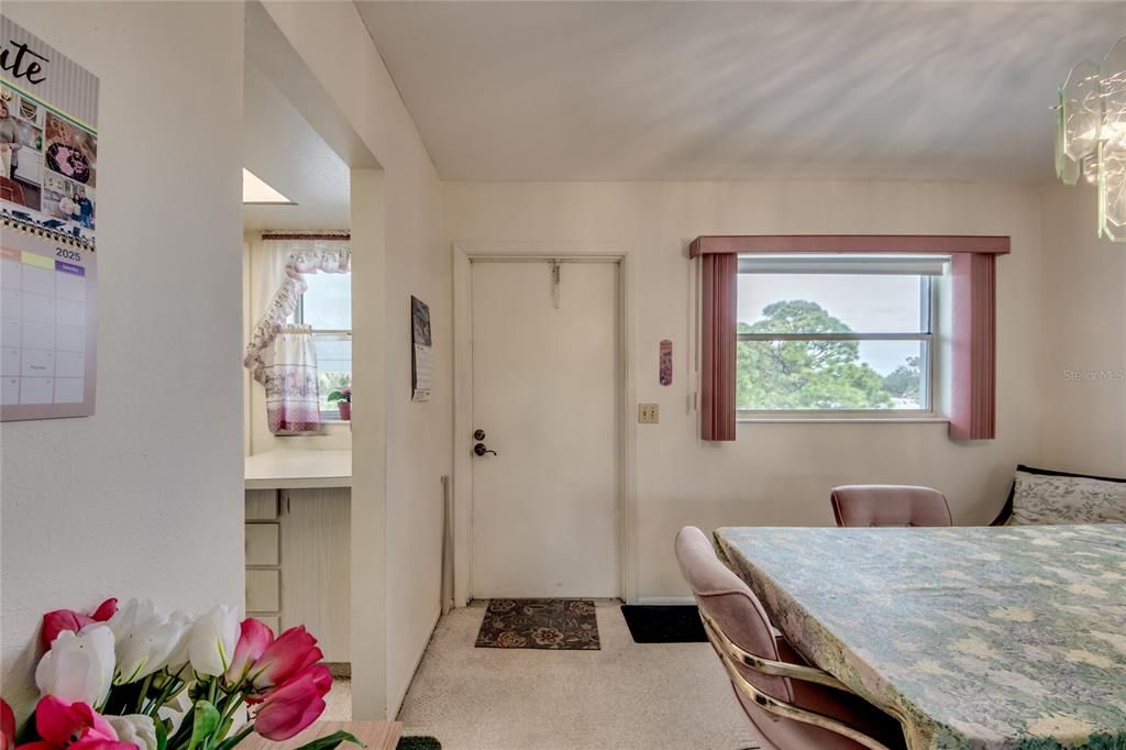 For Sale: $74,900 (2 beds, 1 baths, 1056 Square Feet)