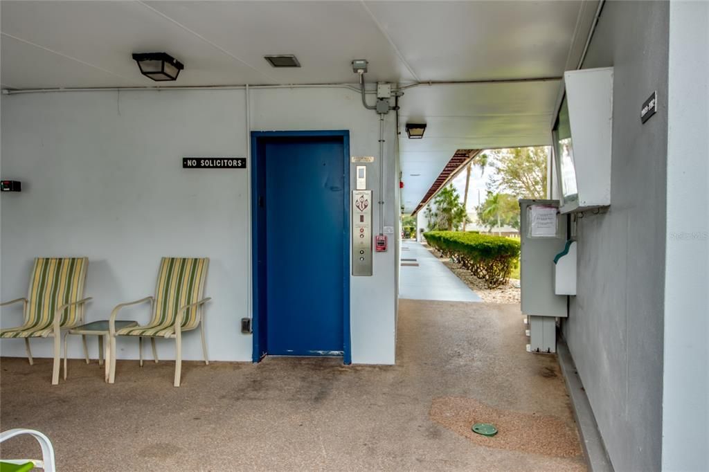 For Sale: $74,900 (2 beds, 1 baths, 1056 Square Feet)