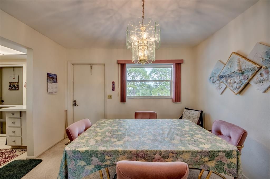 For Sale: $74,900 (2 beds, 1 baths, 1056 Square Feet)