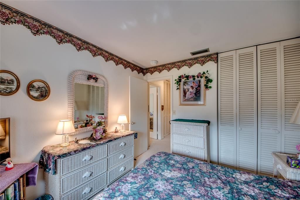 For Sale: $74,900 (2 beds, 1 baths, 1056 Square Feet)