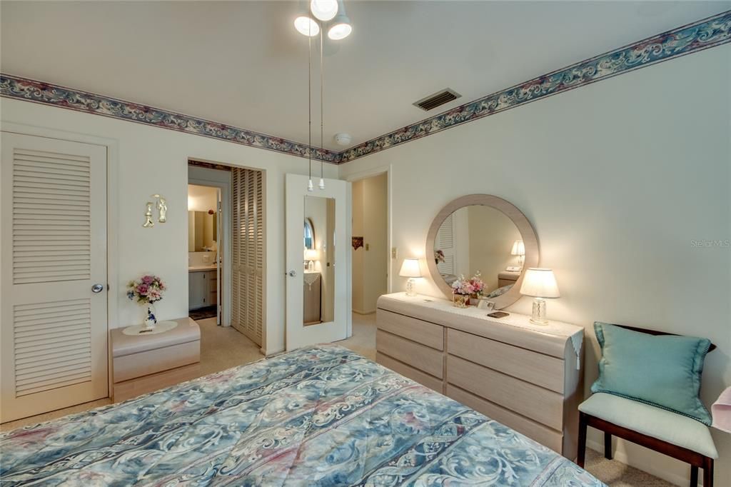 For Sale: $74,900 (2 beds, 1 baths, 1056 Square Feet)