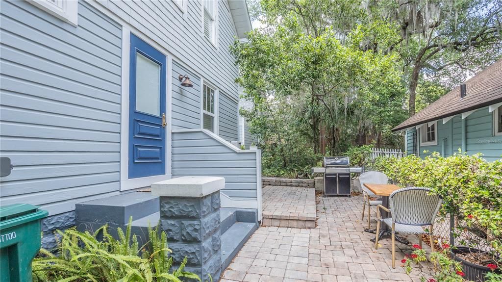 合同活跃: $698,000 (4 贝兹, 3 浴室, 2152 平方英尺)