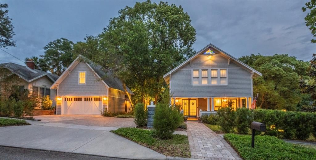 合同活跃: $698,000 (4 贝兹, 3 浴室, 2152 平方英尺)