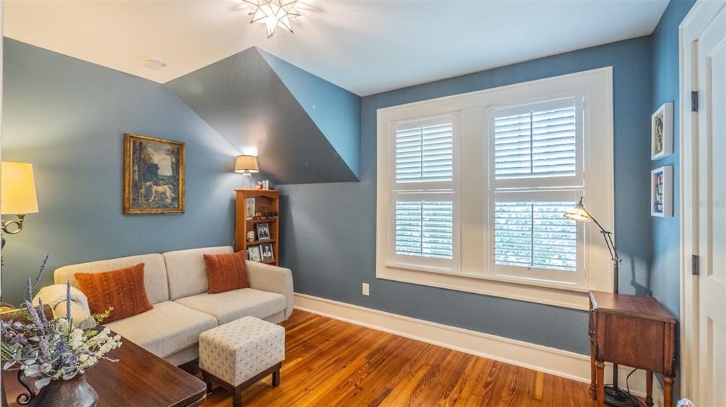 合同活跃: $698,000 (4 贝兹, 3 浴室, 2152 平方英尺)