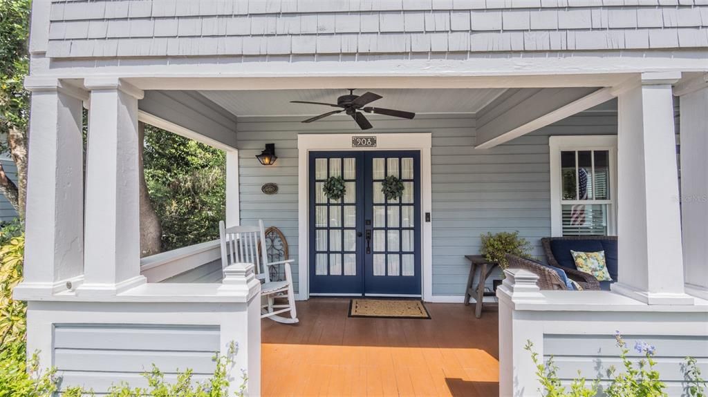 合同活跃: $698,000 (4 贝兹, 3 浴室, 2152 平方英尺)