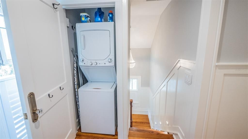 合同活跃: $698,000 (4 贝兹, 3 浴室, 2152 平方英尺)