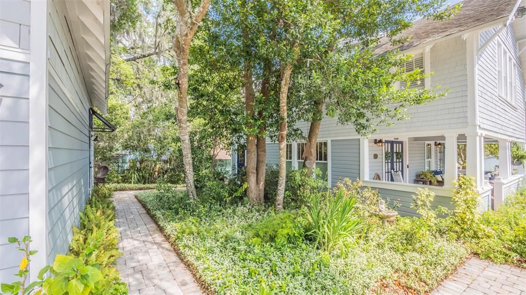 合同活跃: $698,000 (4 贝兹, 3 浴室, 2152 平方英尺)