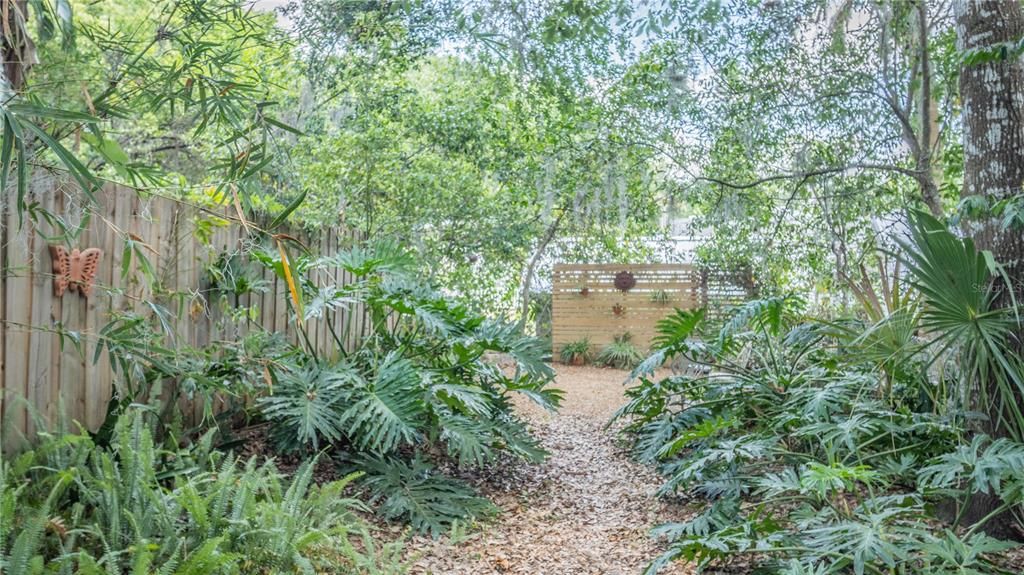 合同活跃: $698,000 (4 贝兹, 3 浴室, 2152 平方英尺)