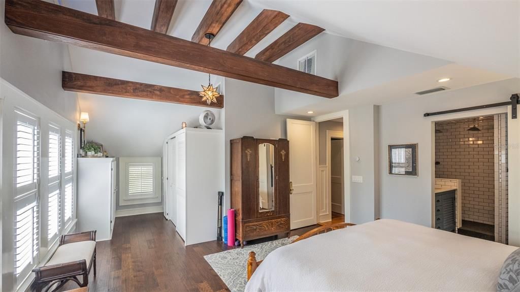 合同活跃: $698,000 (4 贝兹, 3 浴室, 2152 平方英尺)