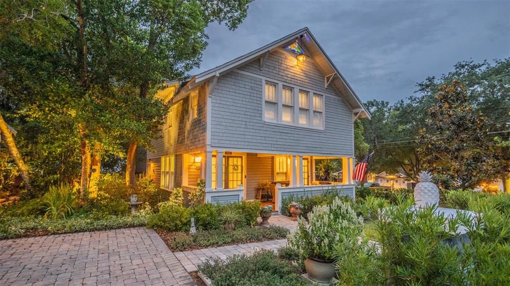 合同活跃: $698,000 (4 贝兹, 3 浴室, 2152 平方英尺)