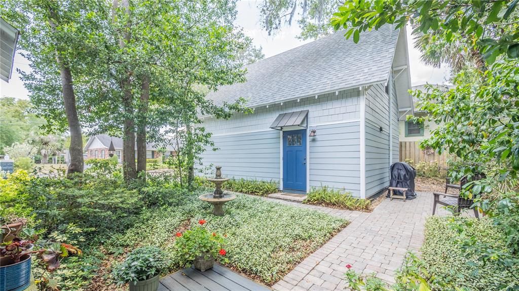 合同活跃: $698,000 (4 贝兹, 3 浴室, 2152 平方英尺)