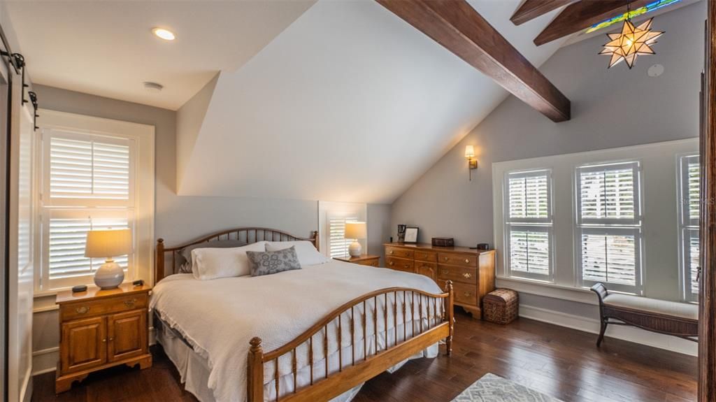 合同活跃: $698,000 (4 贝兹, 3 浴室, 2152 平方英尺)