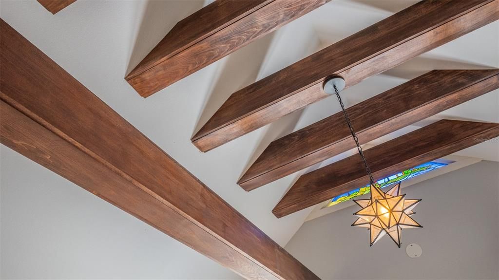 合同活跃: $698,000 (4 贝兹, 3 浴室, 2152 平方英尺)