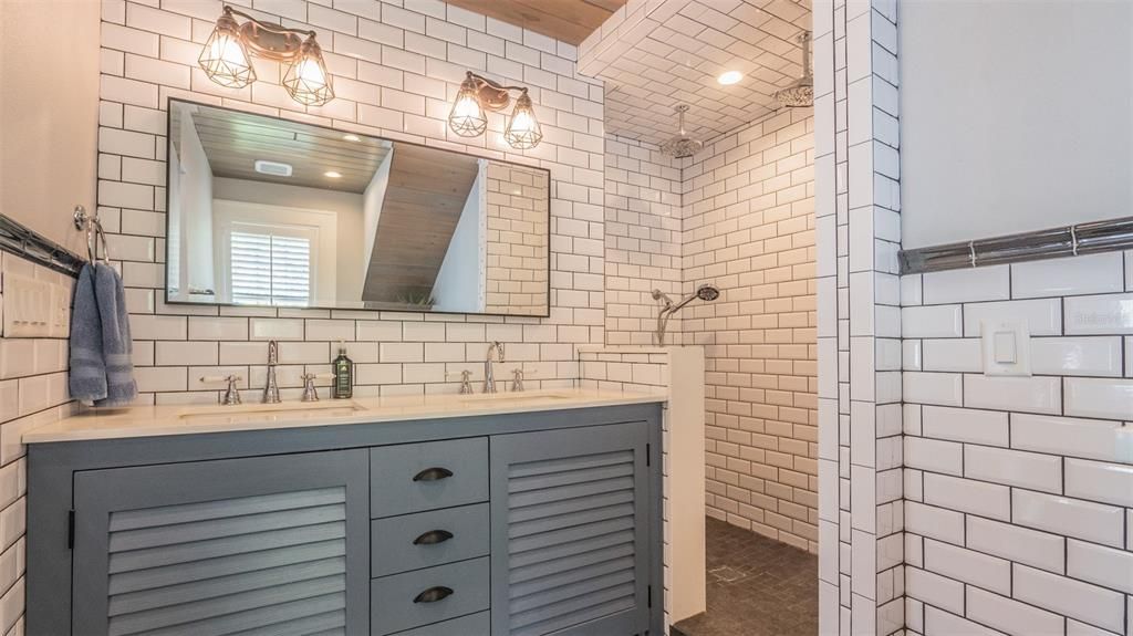 合同活跃: $698,000 (4 贝兹, 3 浴室, 2152 平方英尺)