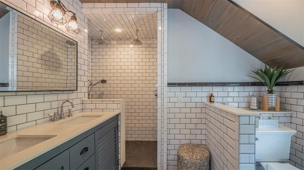 合同活跃: $698,000 (4 贝兹, 3 浴室, 2152 平方英尺)