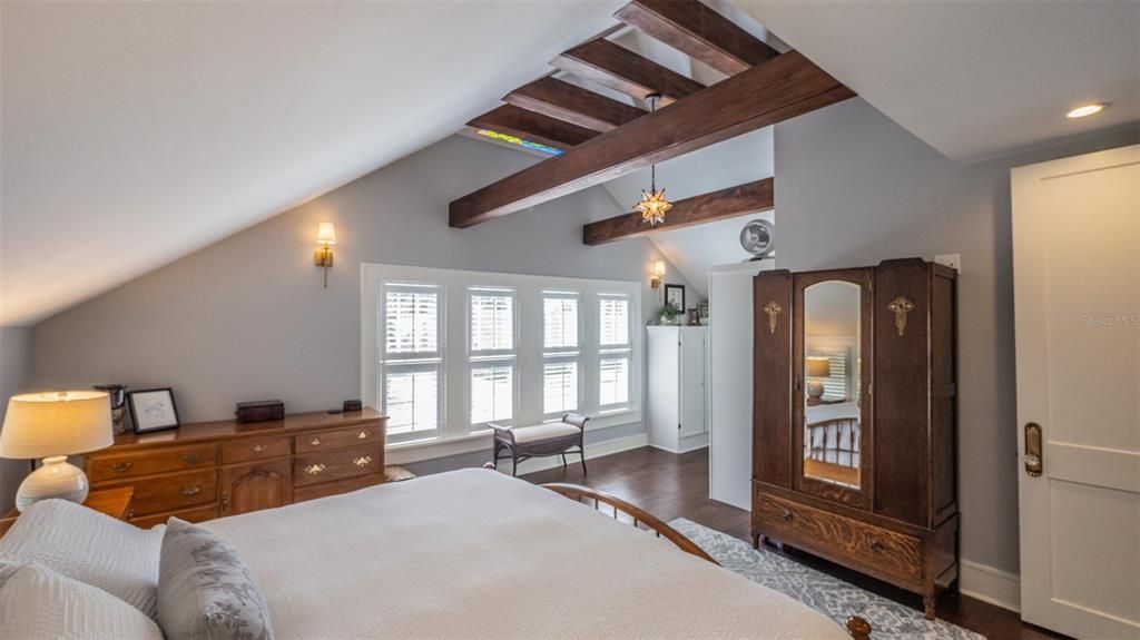 合同活跃: $698,000 (4 贝兹, 3 浴室, 2152 平方英尺)