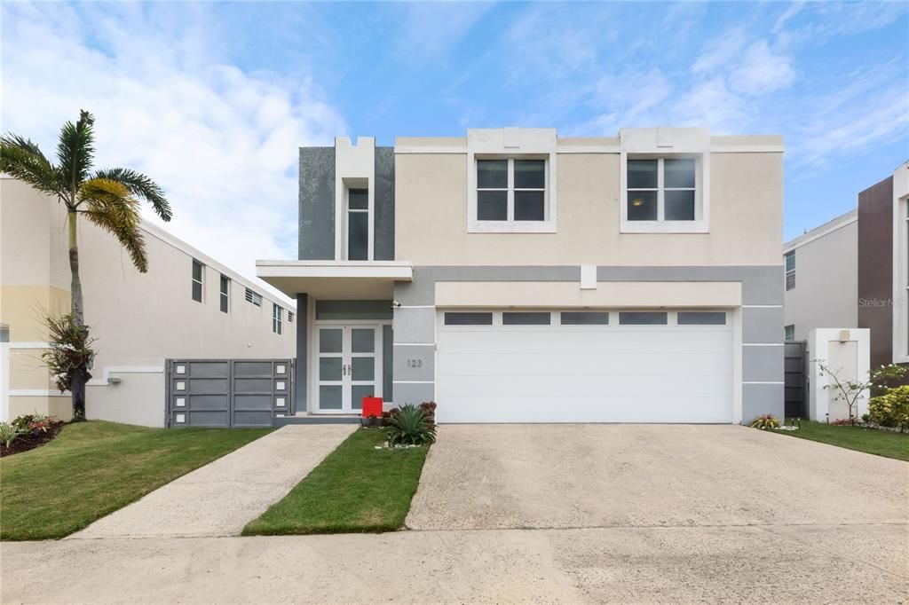 Recently Rented: $2,500 (4 beds, 2 baths, 2500 Square Feet)